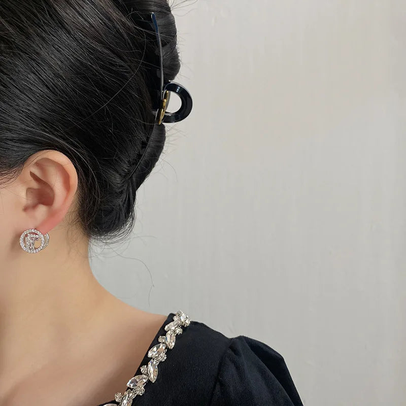 Fashionable Earrings Feature A Super-shiny Ear Clasp, Simple and Niche Design, Round Shape, and Compact Size