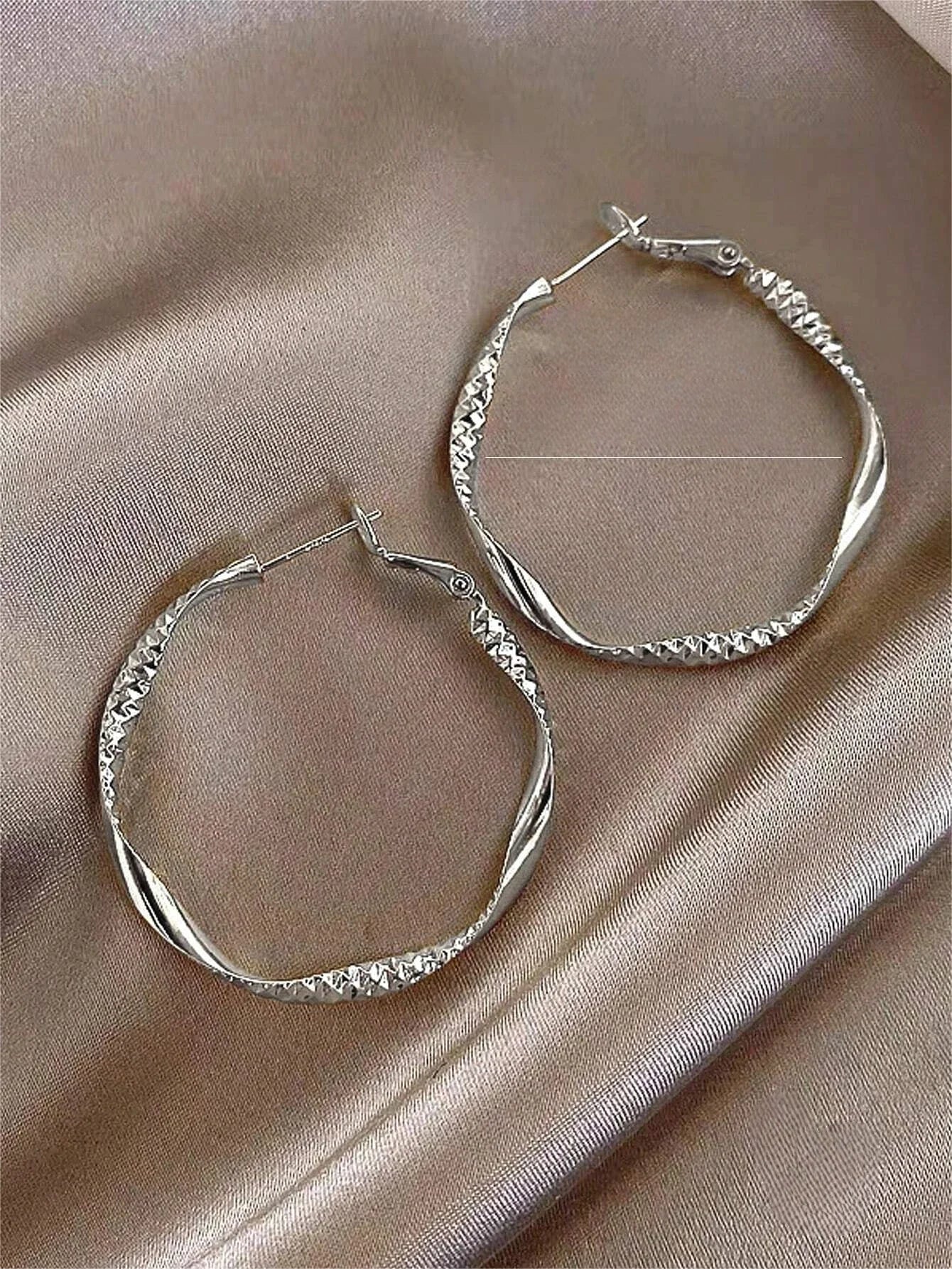 Exquisite silky texture design earrings elegant shape jewelry