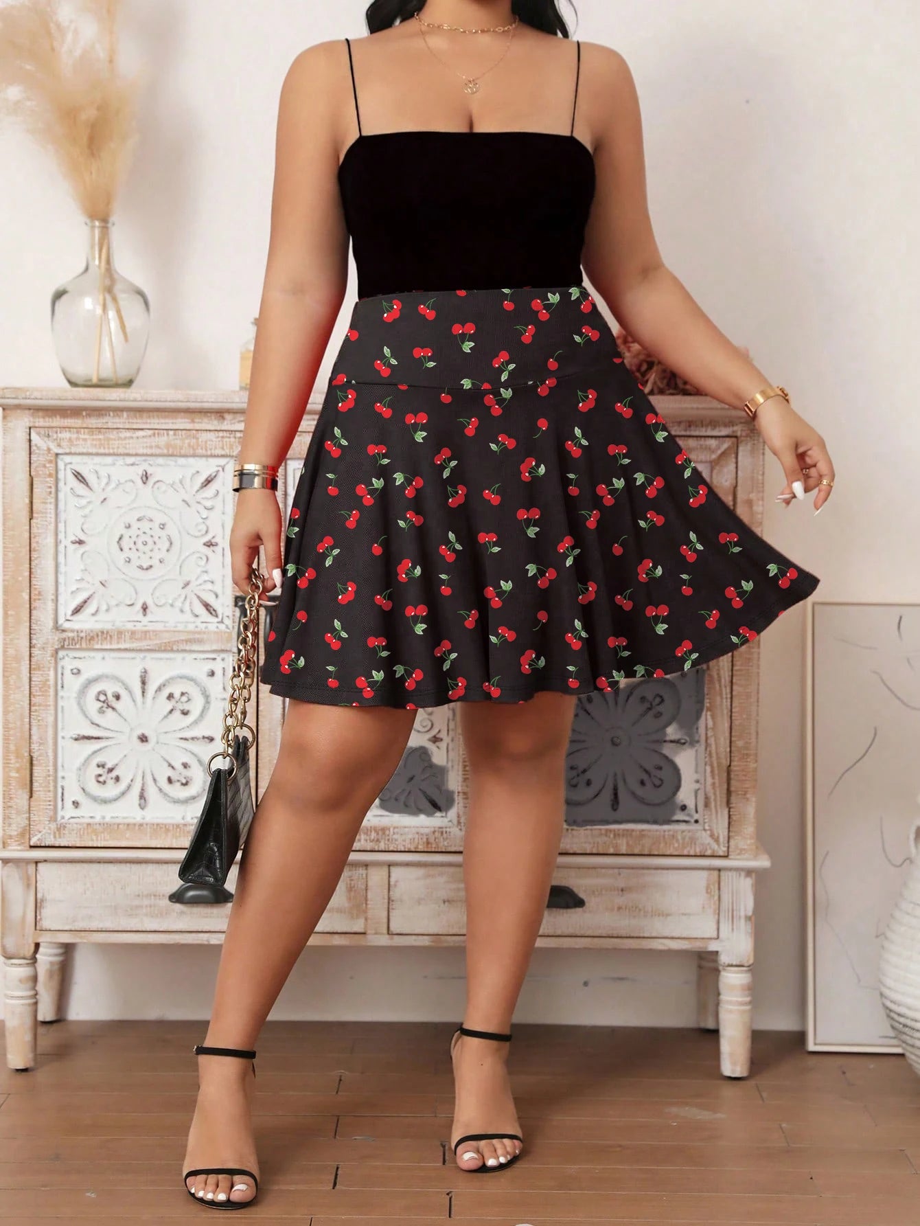 Plus-size women's clothing is casual and comfortable, featuring two short skirts