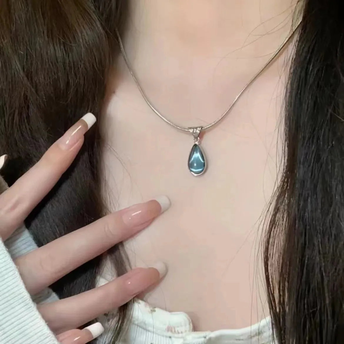Blue Water Drop Pendant Necklace for Women Light Luxury Niche Design